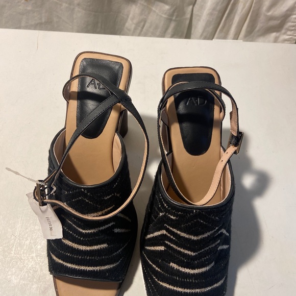 AD & Daughters black/tan fabric & leather shoes 3” block heels size 9.5 NWT - Picture 6 of 6